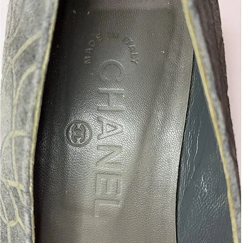 CHANEL Gray Floral Textured Leather Suede Kitten Low Heel EU 39 - Picture 7 of 10